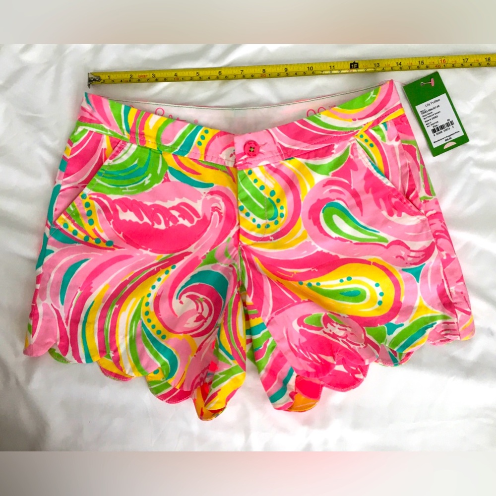 NWT Lilly Pulitzer Buttercup multicolored scalloped shorts, front pockets, 00.